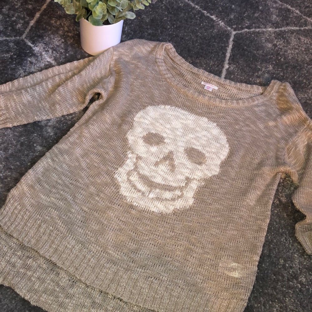 🤍 SKULL Sweater